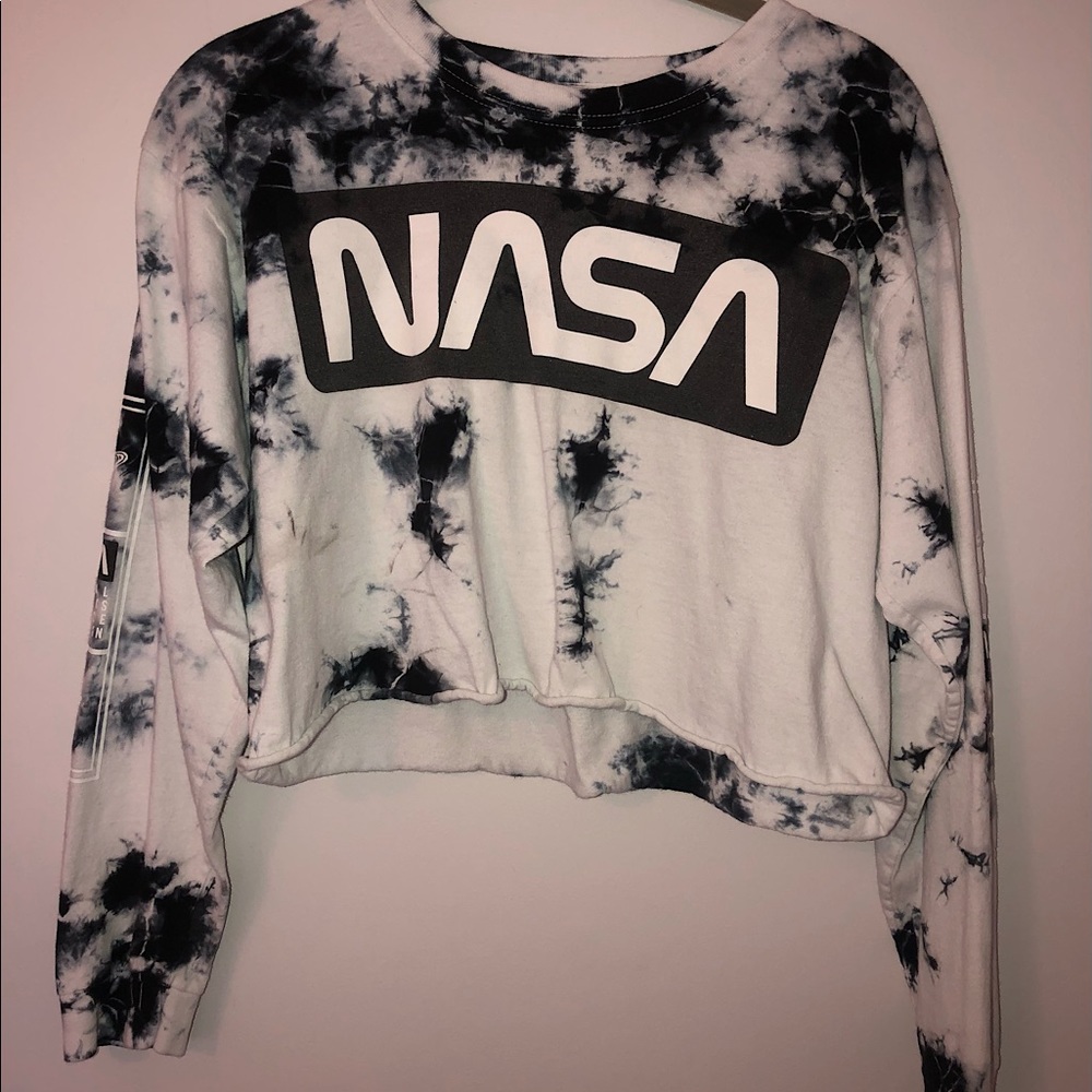 Chemistry NASA crop-top comfy long sleeve. Black and white tie-die. Size:M